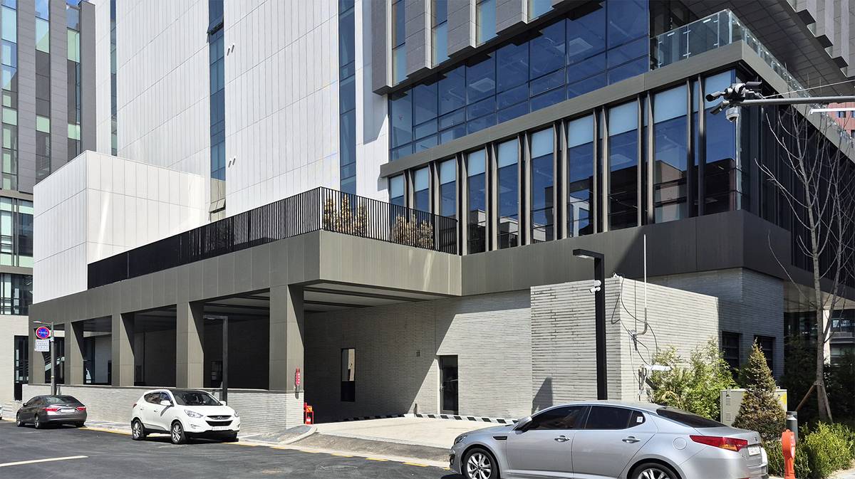 하남 근린생활시설 (PXG R&D CENTER) — 복합패널 ANOZINC I 적용 사례